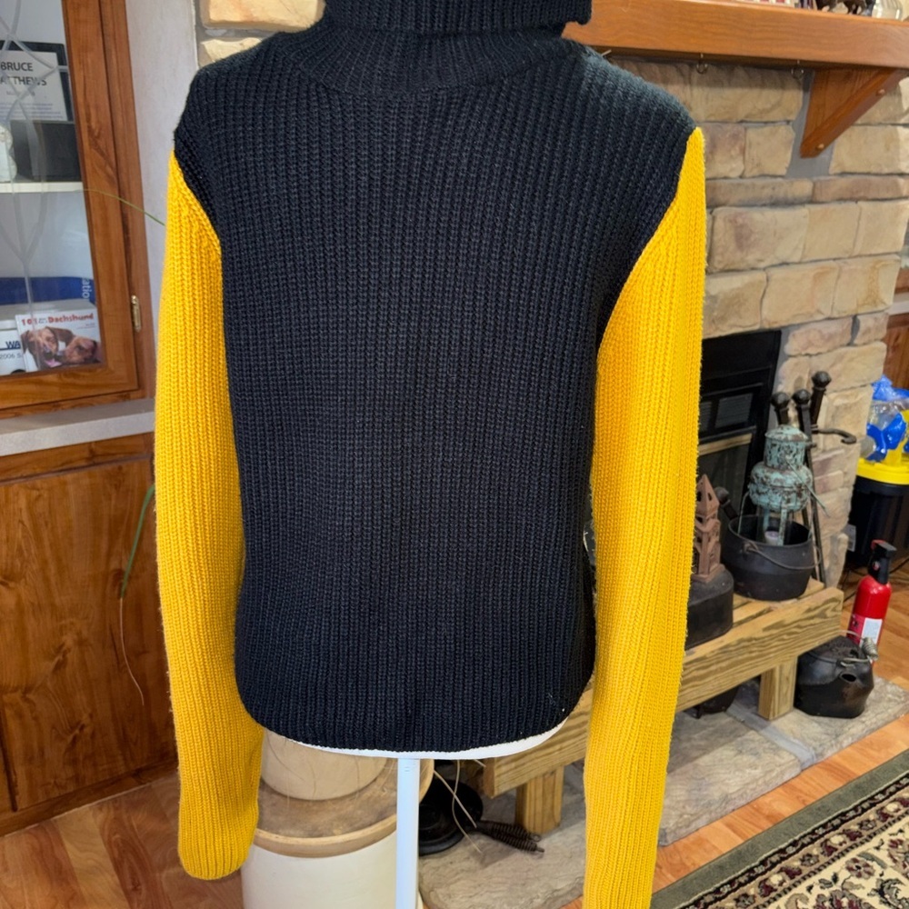 COLORBLOCK TURTLENECK OVERSIZED SWEATER SIZE SMALL. BLACK WHITE & GOLD. HEAVY - Picture 3 of 3
